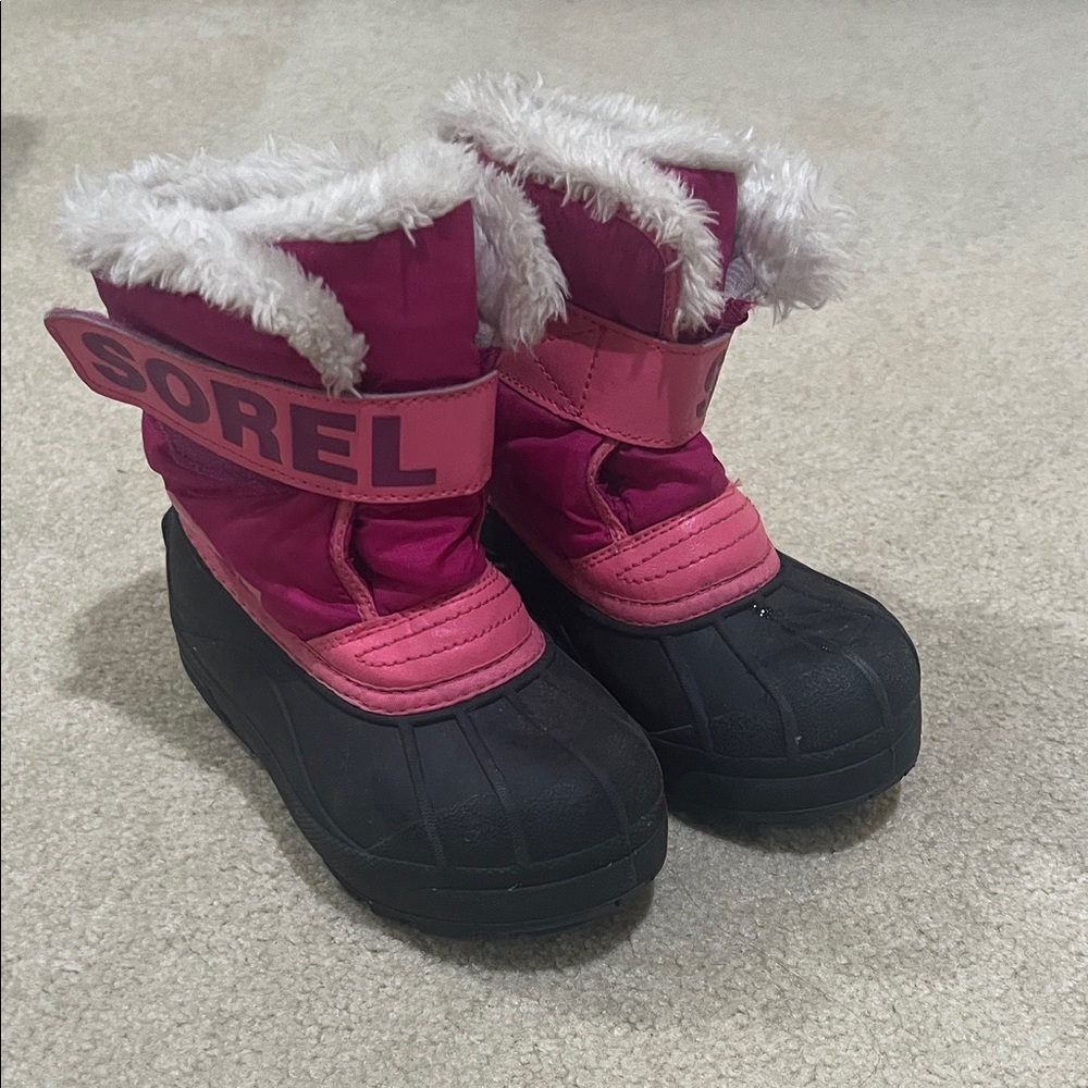 Sorel Commander size 11. Fuchsia and Black Snow Boots